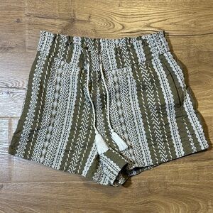 House of Harlow 1960 Olive and White Embroidered Shorts Medium